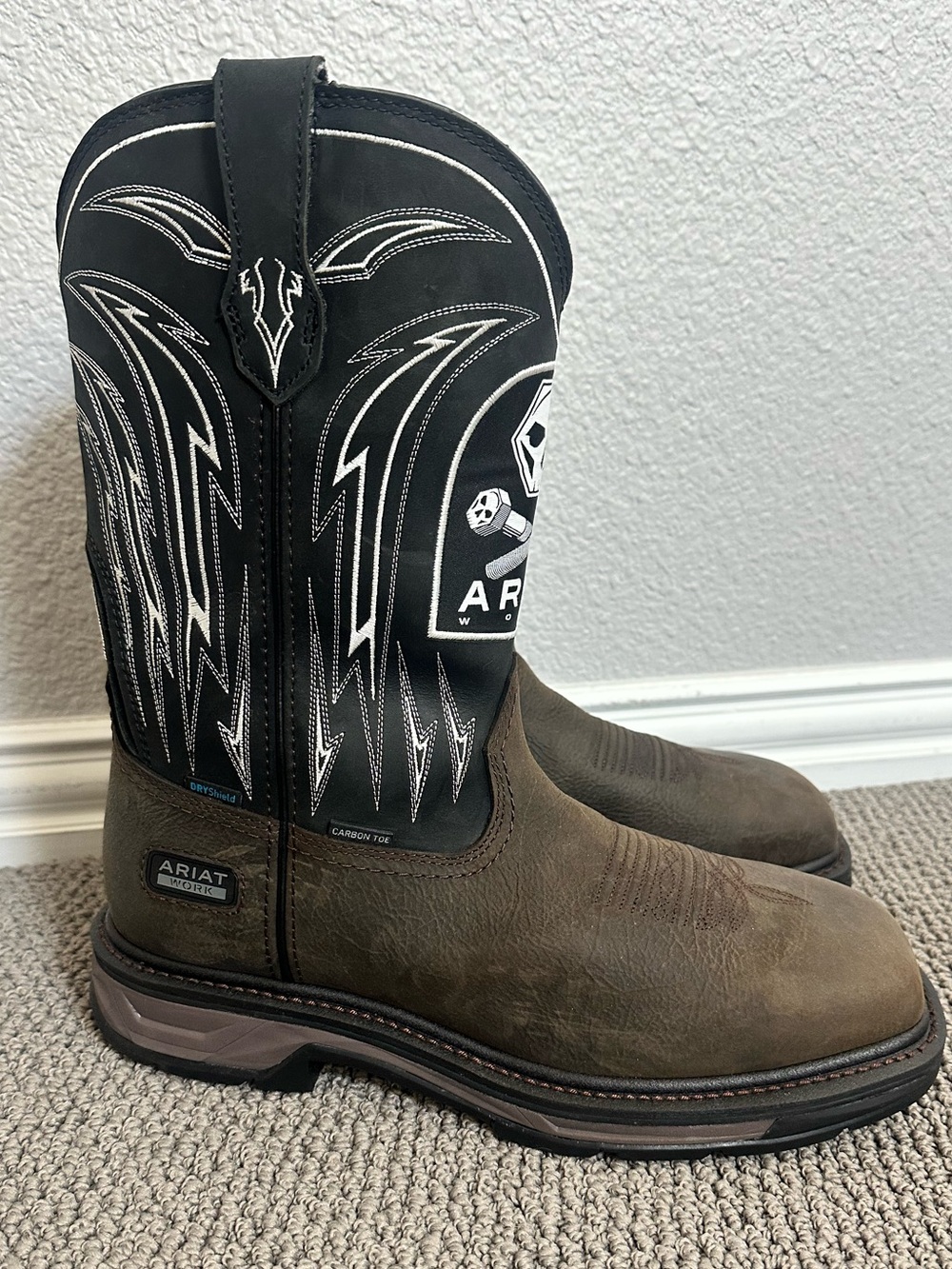 New Ariat Men’s Workhog boots Waterproof Wide square toe